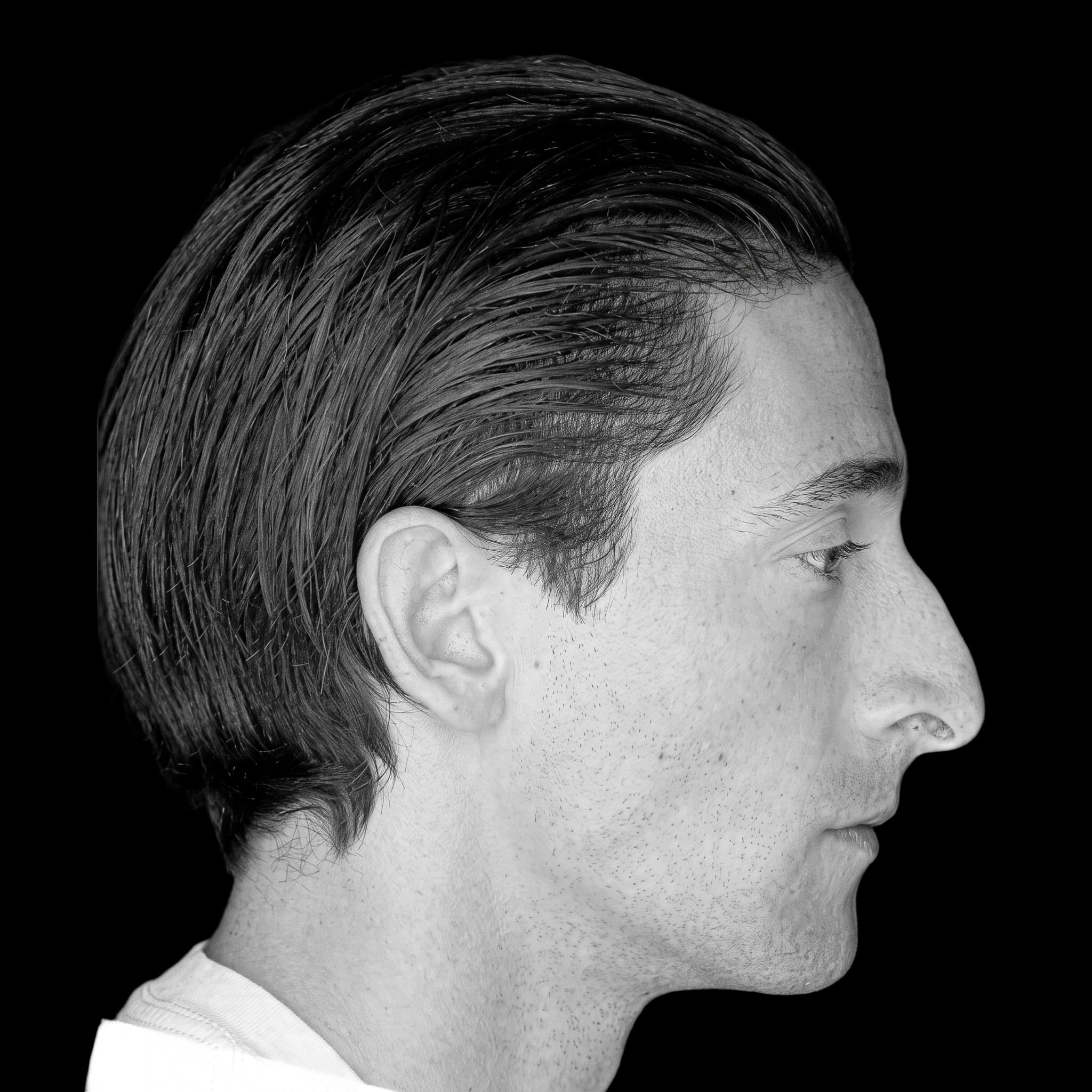 Adrien Brody, side profile