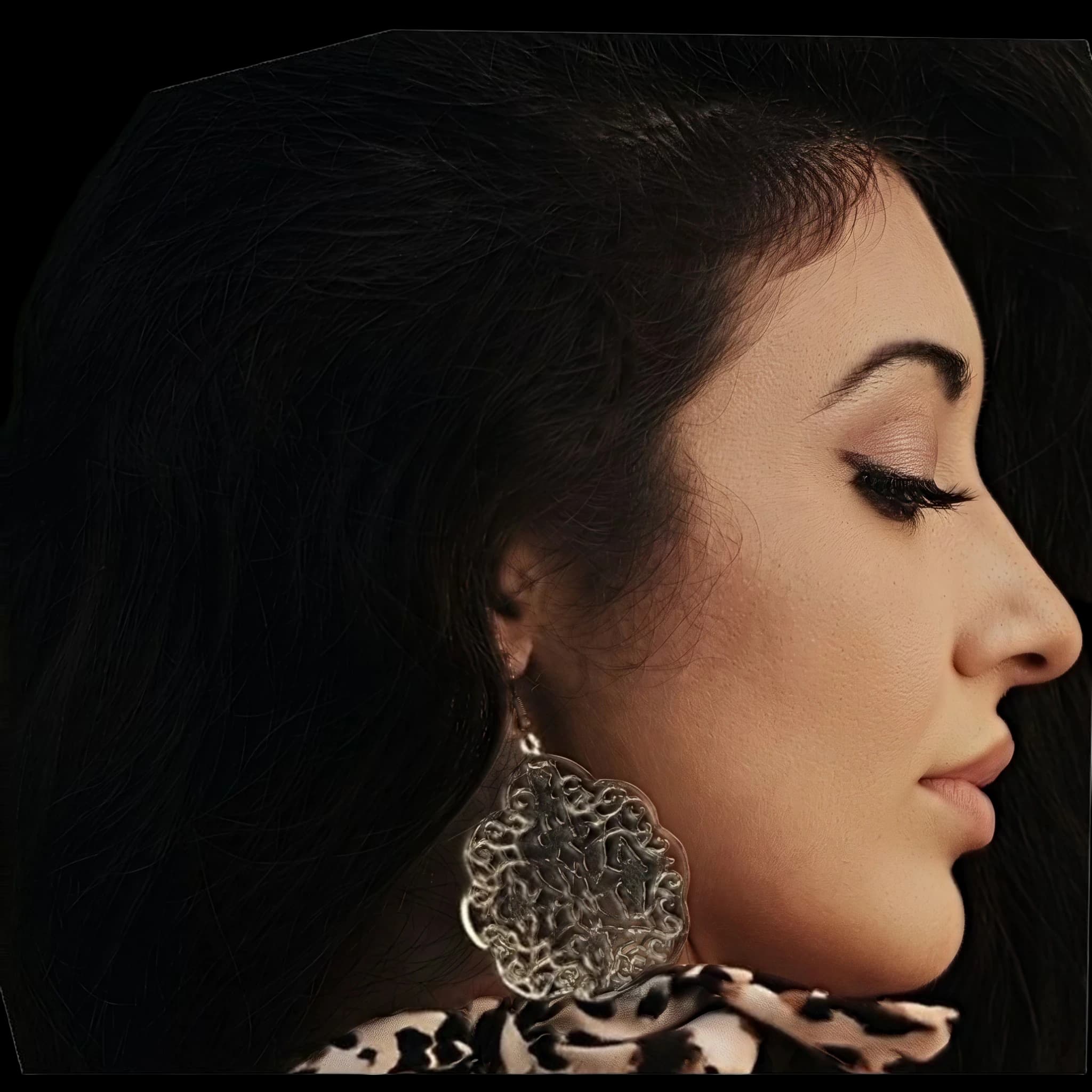 Arianna Grace, side profile