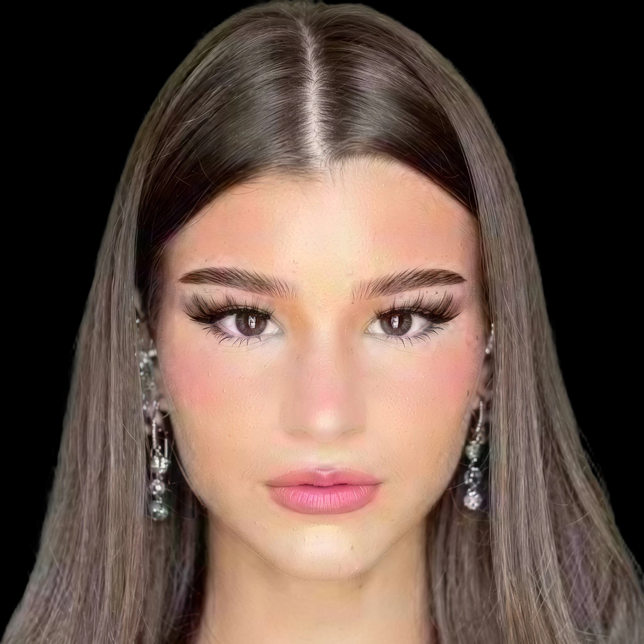 Brooke Monk, Cheekbone Prominence
