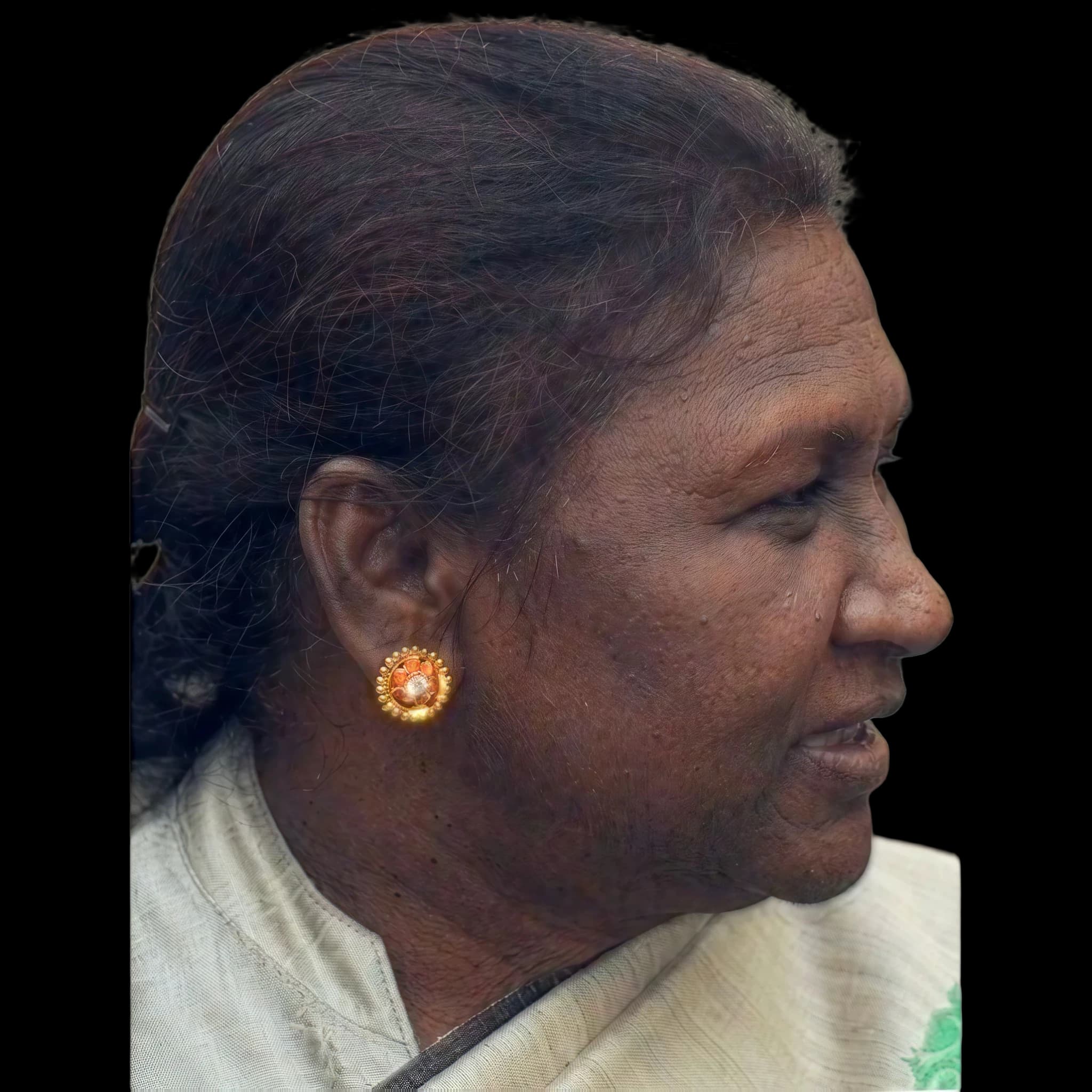 Droupadi Murmu, side profile