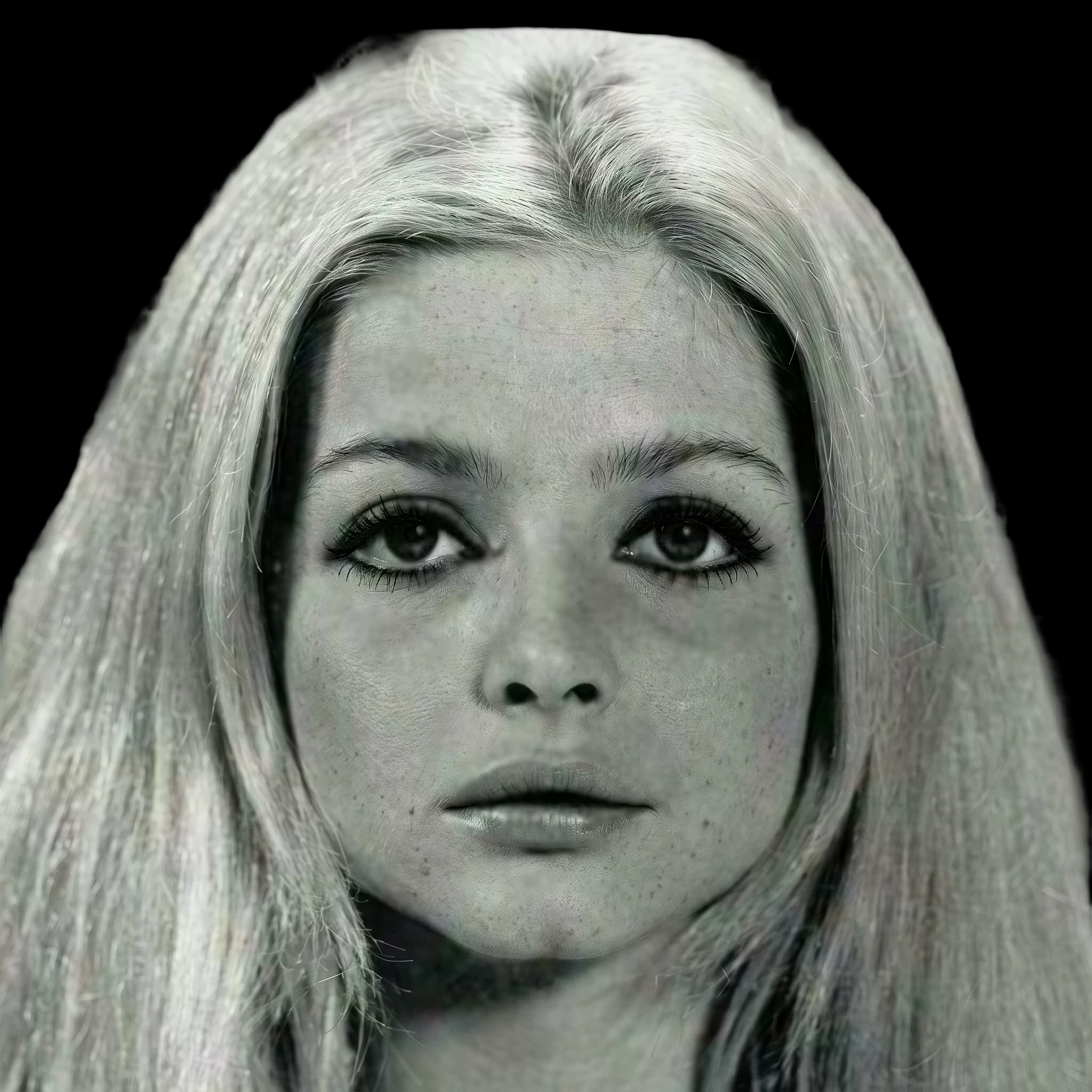 Ewa Aulin, front
