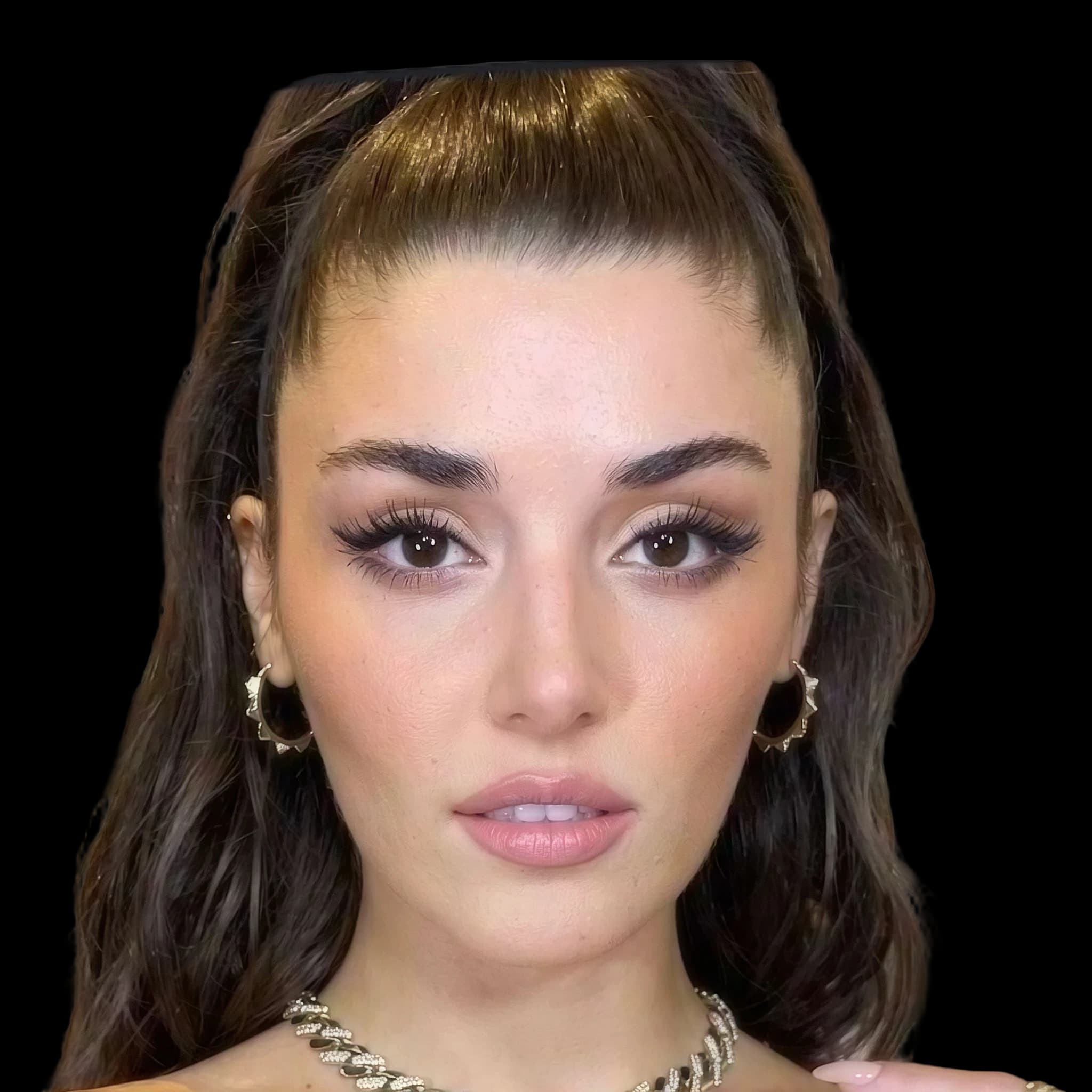 Hande Erçel, Cheek Leanness & Ogee Curve