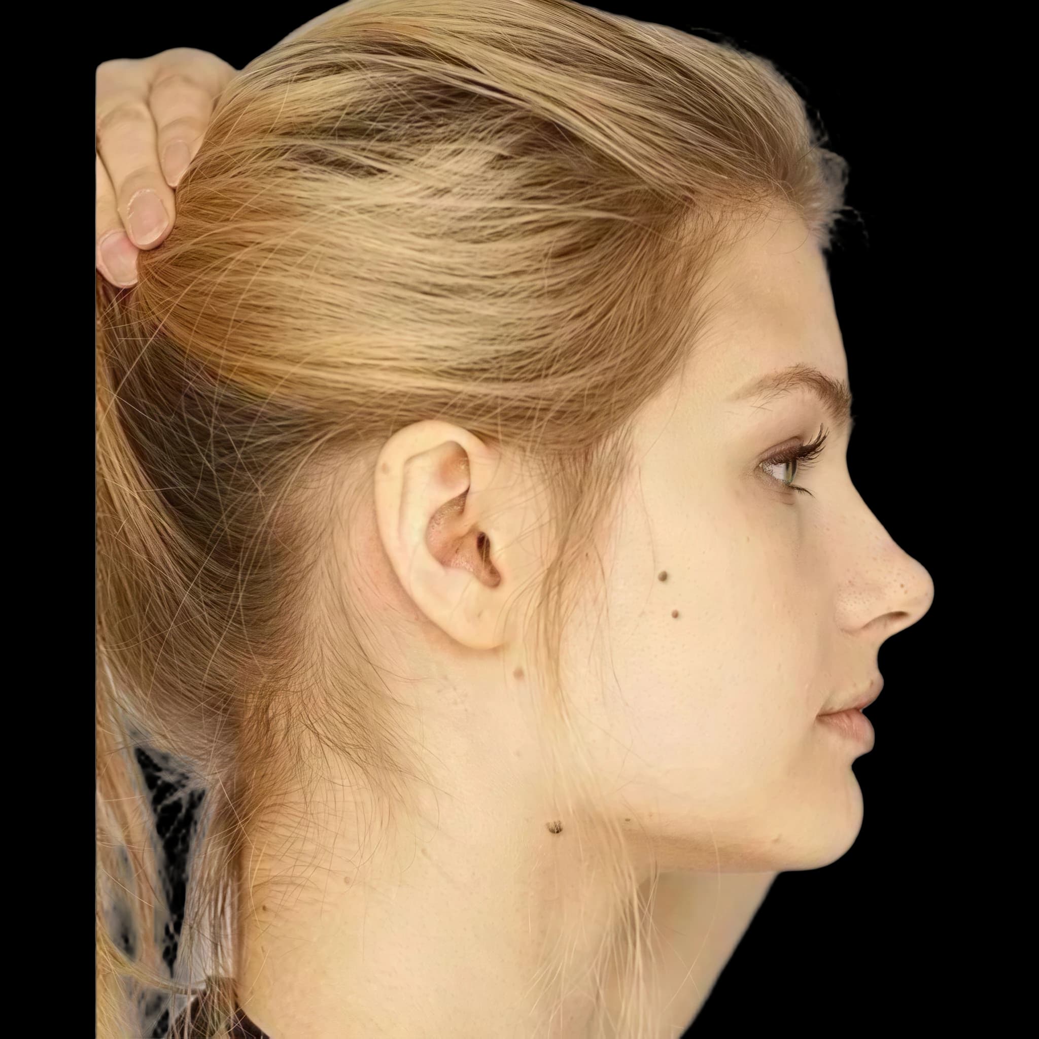 Mia Ivanska, side profile