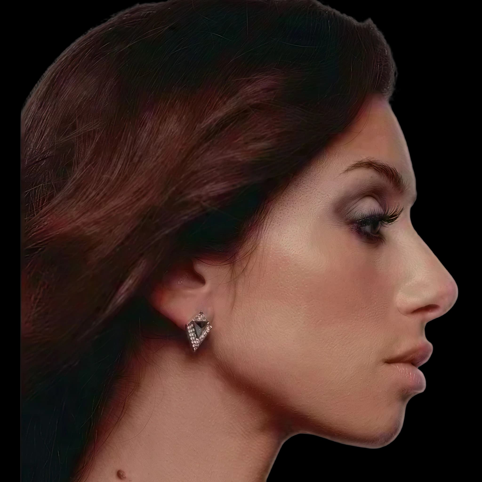 Mimi Kenne, side profile