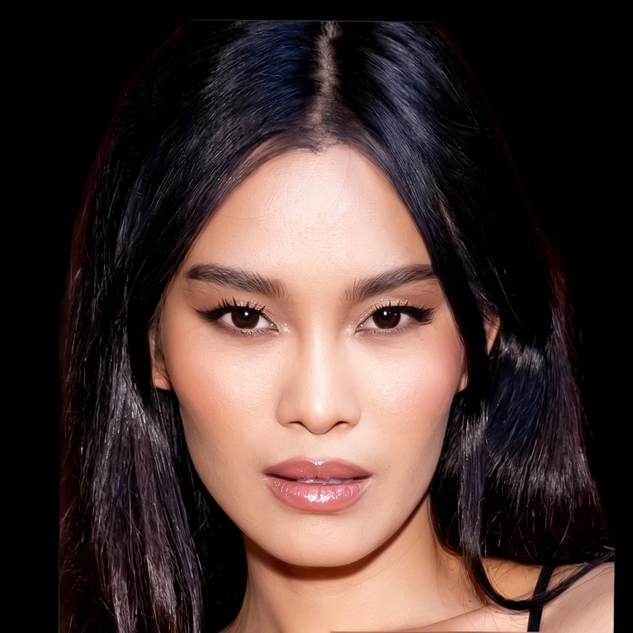 Quynh Chi Nguyen, Eyebrow Asymmetry