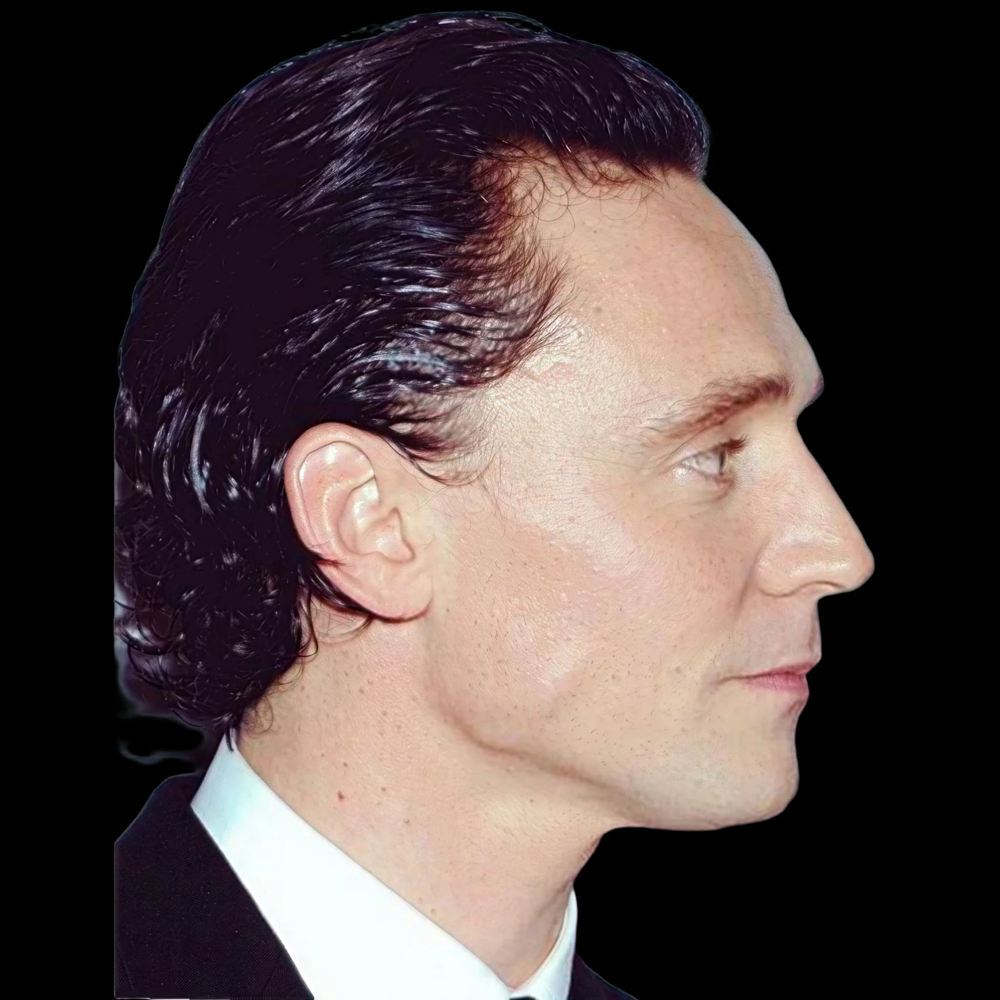 Tom Hiddleston, side profile
