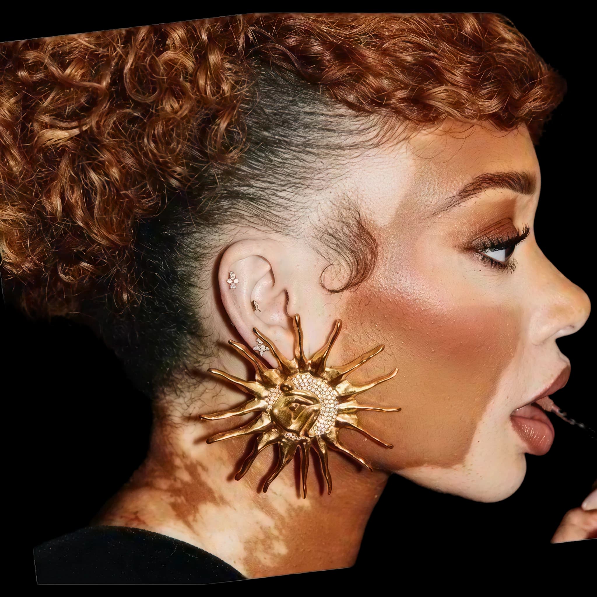Winnie Harlow, Nose Tip Rotation Angle